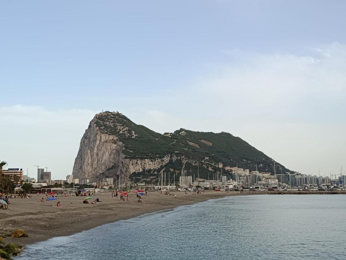 Vistas A 3 Paises Y 2 Continentes 1º Linea De Playa A 5 Minutos De Gibraltar Apartment La Linea de la Concepcion Exterior photo